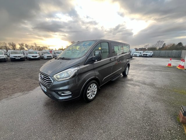 2022 Ford Tourneo Custom 2L Titanium 5dr - Photo 3
