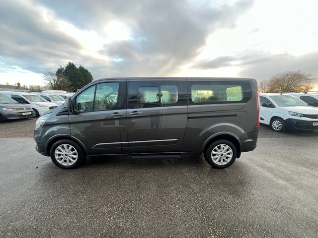 2022 Ford Tourneo Custom 2L Titanium 5dr - Photo 9