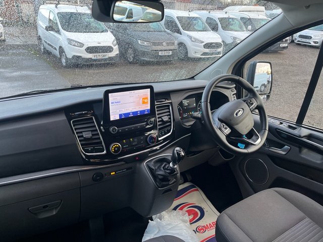 2022 Ford Tourneo Custom 2L Titanium 5dr - Photo 12