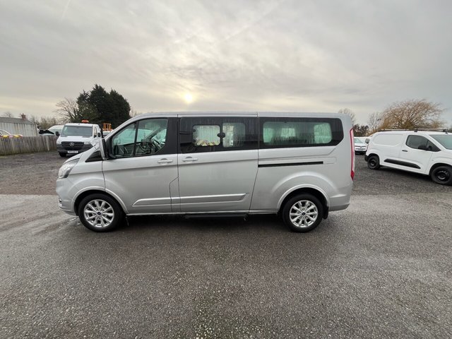 2022 Ford Tourneo Custom 2L Titanium 5dr - Photo 8