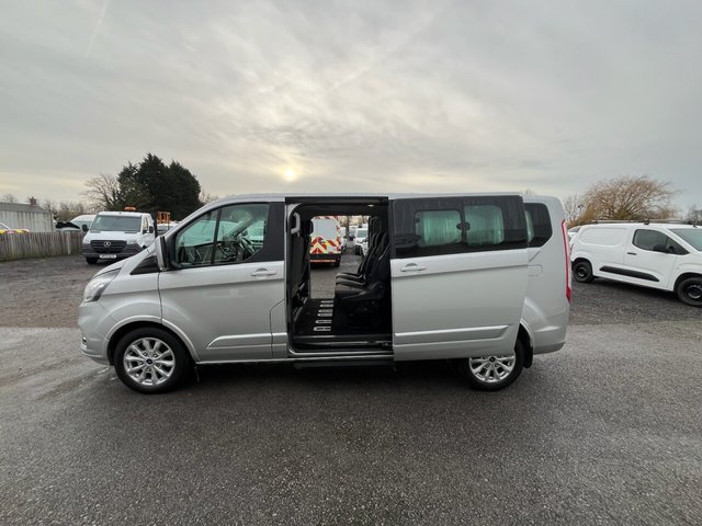 2022 Ford Tourneo Custom 2L Titanium 5dr - Photo 10