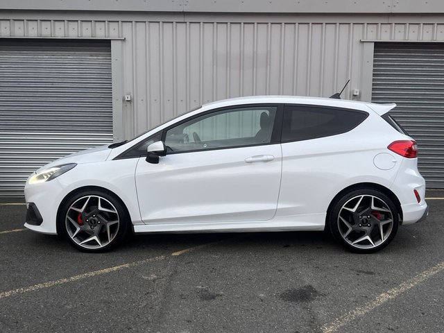 2018 FORD FIESTA - Photo 2