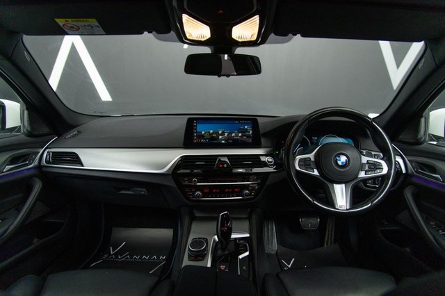 2019 BMW 5 SERIES - Photo 2