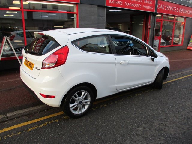 2015 FORD FIESTA 1.25 Zetec Hatchback 3dr Petrol Manual Euro 6 (82 ps) WOW YES 21K ONLY ,ONE PREVIOUS OWNER ,JUST BEEN SERVICED AND MOTED ,2 KEYS ,ALLOYS , AIR-CON ,PRISTINE EXAMPLE , - Photo 2