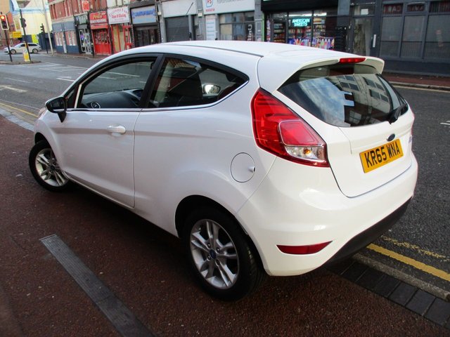 2015 FORD FIESTA 1.25 Zetec Hatchback 3dr Petrol Manual Euro 6 (82 ps) WOW YES 21K ONLY ,ONE PREVIOUS OWNER ,JUST BEEN SERVICED AND MOTED ,2 KEYS ,ALLOYS , AIR-CON ,PRISTINE EXAMPLE , - Photo 4