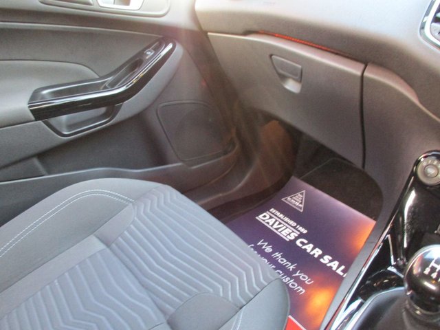 2015 FORD FIESTA 1.25 Zetec Hatchback 3dr Petrol Manual Euro 6 (82 ps) WOW YES 21K ONLY ,ONE PREVIOUS OWNER ,JUST BEEN SERVICED AND MOTED ,2 KEYS ,ALLOYS , AIR-CON ,PRISTINE EXAMPLE , - Photo 8