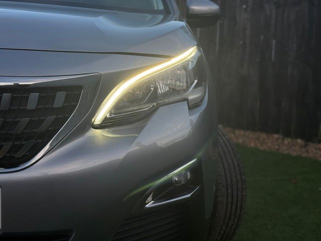 2018 PEUGEOT 3008 - Photo 9