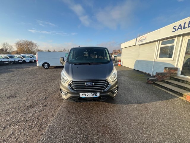 2021 Ford Tourneo Custom 2L Titanium 5dr - Photo 2