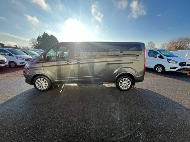 2021 Ford Tourneo Custom 2L Titanium 5dr - Photo 6