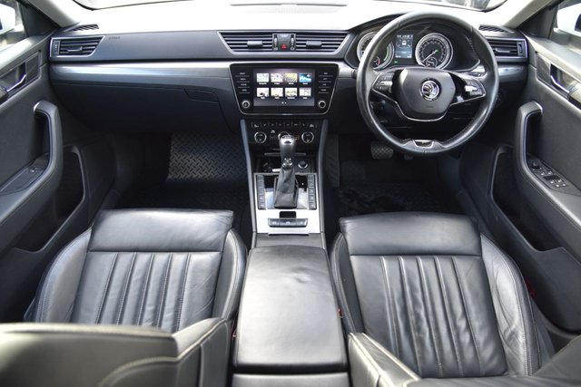 2020 SKODA SUPERB - Photo 2