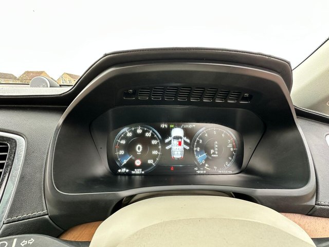 2016 VOLVO XC90 - Photo 8