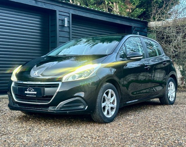 View our PEUGEOT 208