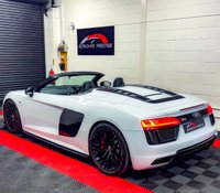 USED 2017 R AUDI R8 5.2 FSI V10 Spyder 2dr Petrol S Tronic quattro Euro 6 (s/s) (540 ps) 