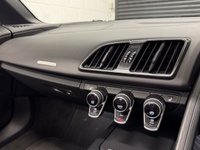 USED 2017 R AUDI R8 5.2 FSI V10 Spyder 2dr Petrol S Tronic quattro Euro 6 (s/s) (540 ps) 