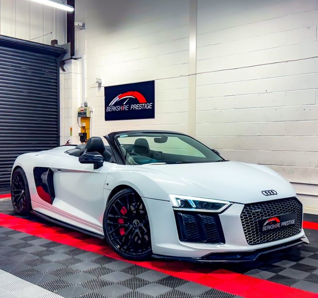 View our Audi R8 5.2 FSI V10 Spyder 2dr Petrol S Tronic quattro Euro 6 (s/s) (540 ps)