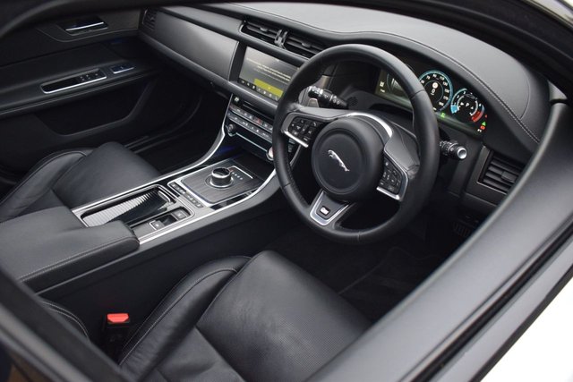 2018 Jaguar Xf 3L S 4dr - Photo 3