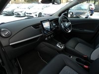 USED 2020 70 RENAULT ZOE R135 52kWh GT Line 5d Electric Auto (i, Rapid Charge) (134 bhp) FULL RENAULT SERVICE HISTORY, 1 OWNER FROM NEW, SAT NAV, APPLE CARPLAY / ANDROID AUTO, REVERSING CAMERA, FRONT & REAR PARKING SENSORS WITH DISPLAY, DAB RADIO, BLUETOOTH, KEYLESS ENTRY & START, &frac12; LEATHER INTERIOR, ELECTRIC FOLDING HEATED MIRROR, DIGITAL DASH, BLIND SPOT WARNING, LANE DEPARTURE WARNING, LANE KEEP ASSIST, CRUISE CONTROL & SPEED LIMITER, LED LIGHTS, 16 INCH ALLOYS, LEATHER MFSW, AUTO LIGHTS & WIPERS, CLIMATE CONTROL, AUX & USB PORTS, ILLUMINATING VANITY MIRRORS, ISO FIX
