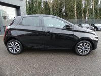 USED 2020 70 RENAULT ZOE R135 52kWh GT Line 5d Electric Auto (i, Rapid Charge) (134 bhp) FULL RENAULT SERVICE HISTORY, 1 OWNER FROM NEW, SAT NAV, APPLE CARPLAY / ANDROID AUTO, REVERSING CAMERA, FRONT & REAR PARKING SENSORS WITH DISPLAY, DAB RADIO, BLUETOOTH, KEYLESS ENTRY & START, &frac12; LEATHER INTERIOR, ELECTRIC FOLDING HEATED MIRROR, DIGITAL DASH, BLIND SPOT WARNING, LANE DEPARTURE WARNING, LANE KEEP ASSIST, CRUISE CONTROL & SPEED LIMITER, LED LIGHTS, 16 INCH ALLOYS, LEATHER MFSW, AUTO LIGHTS & WIPERS, CLIMATE CONTROL, AUX & USB PORTS, ILLUMINATING VANITY MIRRORS, ISO FIX