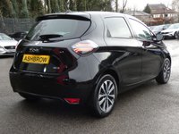 USED 2020 70 RENAULT ZOE R135 52kWh GT Line 5d Electric Auto (i, Rapid Charge) (134 bhp) FULL RENAULT SERVICE HISTORY, 1 OWNER FROM NEW, SAT NAV, APPLE CARPLAY / ANDROID AUTO, REVERSING CAMERA, FRONT & REAR PARKING SENSORS WITH DISPLAY, DAB RADIO, BLUETOOTH, KEYLESS ENTRY & START, &frac12; LEATHER INTERIOR, ELECTRIC FOLDING HEATED MIRROR, DIGITAL DASH, BLIND SPOT WARNING, LANE DEPARTURE WARNING, LANE KEEP ASSIST, CRUISE CONTROL & SPEED LIMITER, LED LIGHTS, 16 INCH ALLOYS, LEATHER MFSW, AUTO LIGHTS & WIPERS, CLIMATE CONTROL, AUX & USB PORTS, ILLUMINATING VANITY MIRRORS, ISO FIX