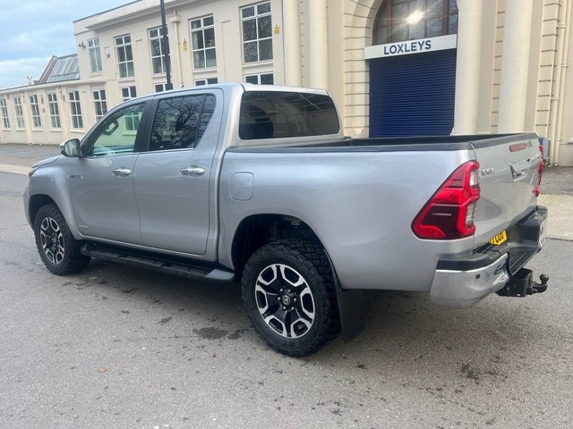 2021 TOYOTA HI-LUX 2.8 D-4D Invincible Pickup Double Cab 4dr Diesel Auto 4WD Euro 6 (s/s) (204 ps) - Photo 4