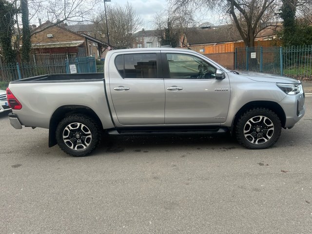 2021 TOYOTA HI-LUX 2.8 D-4D Invincible Pickup Double Cab 4dr Diesel Auto 4WD Euro 6 (s/s) (204 ps) - Photo 5