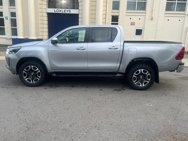 2021 TOYOTA HI-LUX 2.8 D-4D Invincible Pickup Double Cab 4dr Diesel Auto 4WD Euro 6 (s/s) (204 ps) - Photo 6