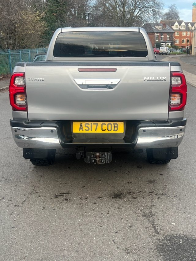 2021 TOYOTA HI-LUX 2.8 D-4D Invincible Pickup Double Cab 4dr Diesel Auto 4WD Euro 6 (s/s) (204 ps) - Photo 8