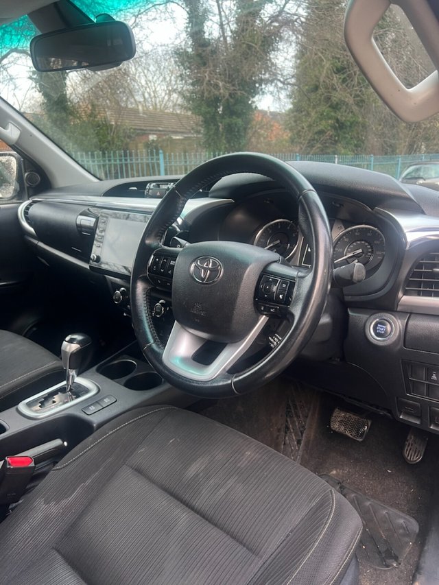 2021 TOYOTA HI-LUX 2.8 D-4D Invincible Pickup Double Cab 4dr Diesel Auto 4WD Euro 6 (s/s) (204 ps) - Photo 11