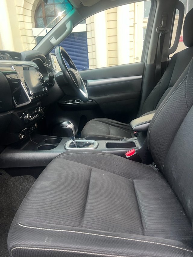 2021 TOYOTA HI-LUX 2.8 D-4D Invincible Pickup Double Cab 4dr Diesel Auto 4WD Euro 6 (s/s) (204 ps) - Photo 12