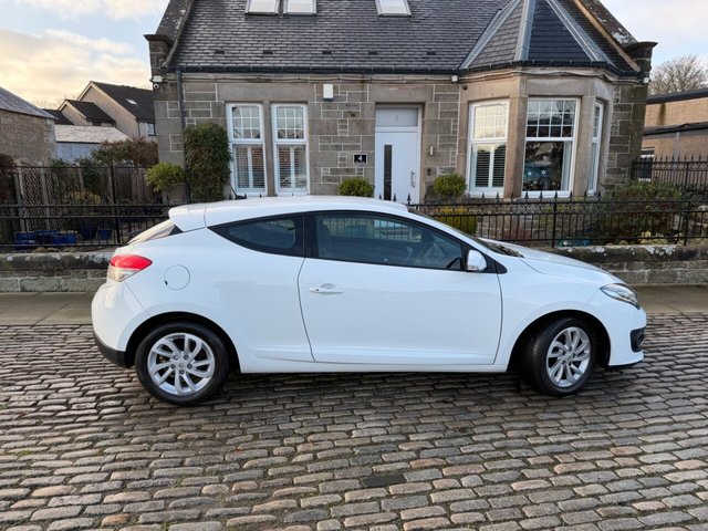 2015 RENAULT MEGANE - Photo 2