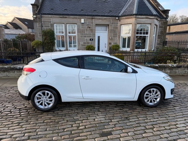 2015 RENAULT MEGANE - Photo 8