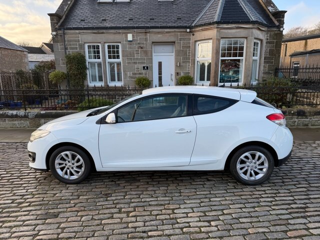 2015 RENAULT MEGANE - Photo 9