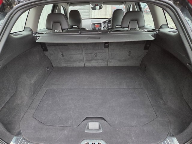 2017 VOLVO XC60 - Photo 9