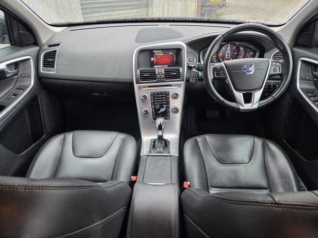 2017 VOLVO XC60 - Photo 10