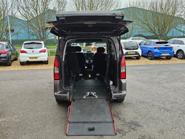 2018 PEUGEOT PARTNER TEPEE - Photo 2