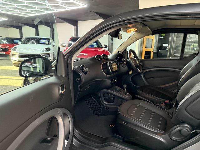 2019 SMART FORTWO - Photo 2