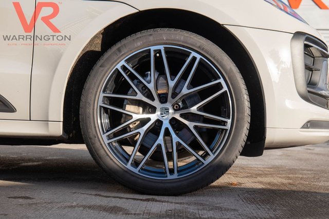 2022 PORSCHE MACAN - Photo 8