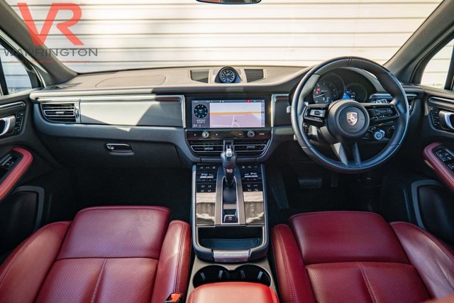 2022 PORSCHE MACAN - Photo 2