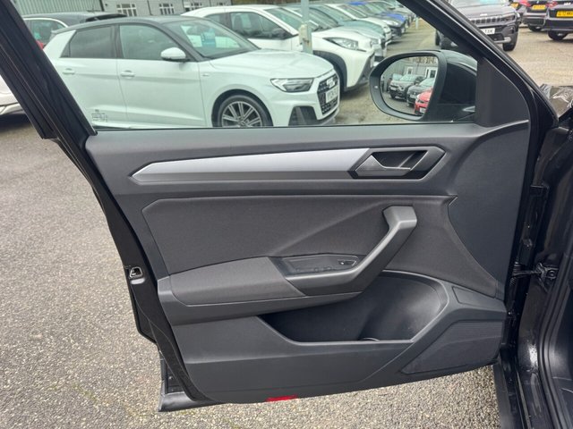 2022 Volkswagen T-Roc 1.5L Life 5dr - Photo 12