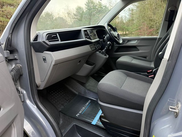 2022 VOLKSWAGEN TRANSPORTER 2.0 TDI T30 Startline Kombi Double Cab 5dr Diesel Manual FWD SWB Euro 6 (s/s) (110 ps) - Photo 11