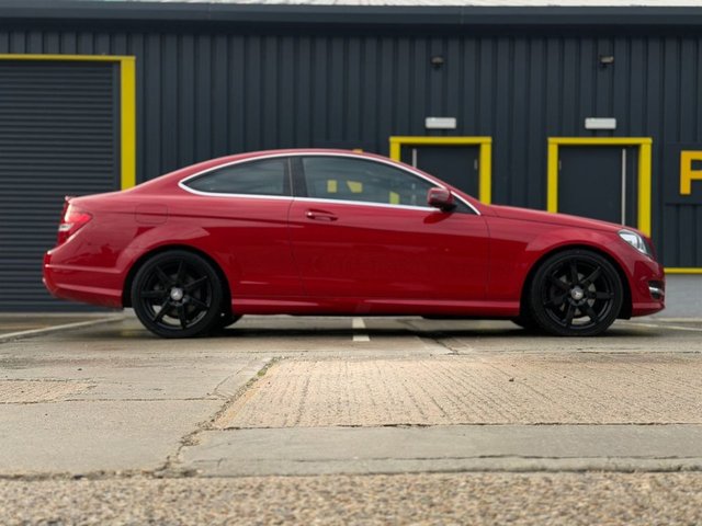 2015 Mercedes-Benz C-CLASS - Photo 6