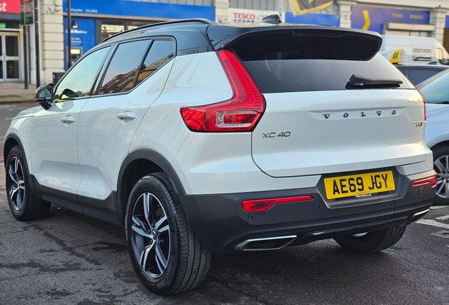 2019 VOLVO XC40 - Photo 7