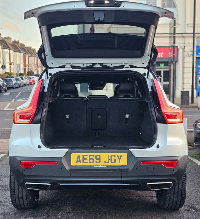 2019 VOLVO XC40 - Photo 10