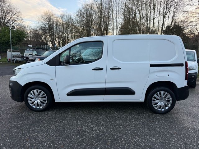 2021 PEUGEOT PARTNER 1.5 BlueHDi 1000 Professional Standard Panel Van 5dr Diesel Manual SWB Euro 6 (s/s) (100 bhp) - Photo 4