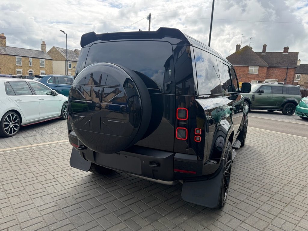 USED 2025 75 LAND ROVER DEFENDER 110 3.0 D250 MHEV X-Dynamic HSE Hard Top SUV Auto 4WD MWB Euro 6 (s/s) 5dr HSE SPEC|22" Bespoke Alloys...