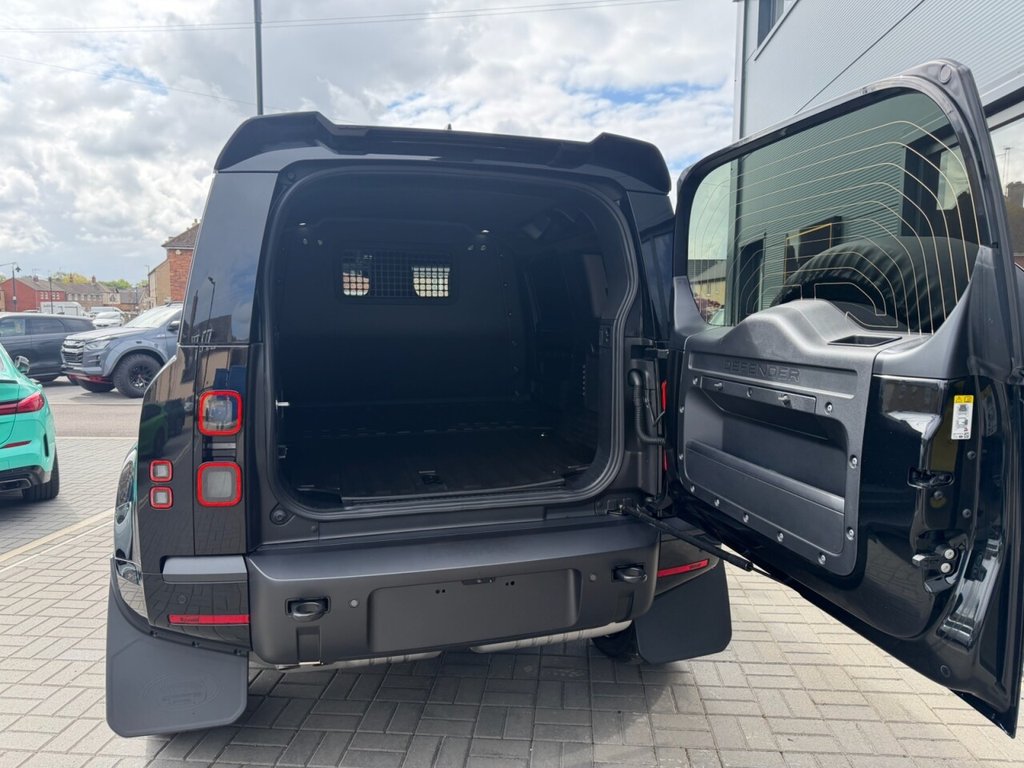 USED 2025 75 LAND ROVER DEFENDER 110 3.0 D250 MHEV X-Dynamic HSE Hard Top SUV Auto 4WD MWB Euro 6 (s/s) 5dr HSE SPEC|22" Bespoke Alloys...