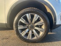 USED 2017 17 LAND ROVER DISCOVERY SPORT 2.0 TD4 HSE Luxury SUV 5dr Diesel Manual 4WD Euro 6 (s/s) (180 ps) A TRULY STUNNING ADDITION TO OUR FORECOURT FINISHED IN EVER POPULAR WHITE PAINT+4 WHEEL DRIVE+7 SEATER+ONLY 2 FORMER KEEPERS+SERVICE HISTORY+DIESEL+ROOF RAILS+BOOT SPOILER+FULL PANORAMIC GLASS ROOF+FULL LEATHER INTERIOR+SATELLITE NAVIGATION+PARK ASSIST+CLIMATE CONTROL+19 INCH ALLOY WHEELS+COST NEW &pound;41410 MAKING THIS USED VEHICLE FANTASTIC VALUE AT OUR LOW PRICE+1 FULL YEARS MOT PRIOR TO COLLECTION+CALL NOW FOR MORE INFORMATION AND TO ARRANGE A VIEWING!!!!!!!!!!!!!!!!!!!!!!!!!!!!!!!!!!!!!!!!!!!!!