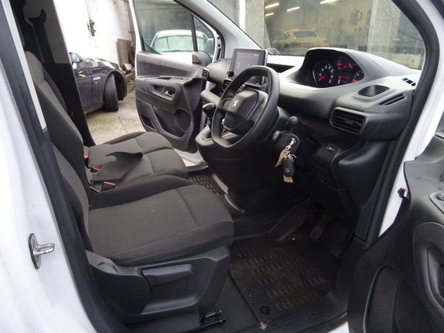 2023 Peugeot Partner 1.5L Professional Premium + 5dr - Photo 11