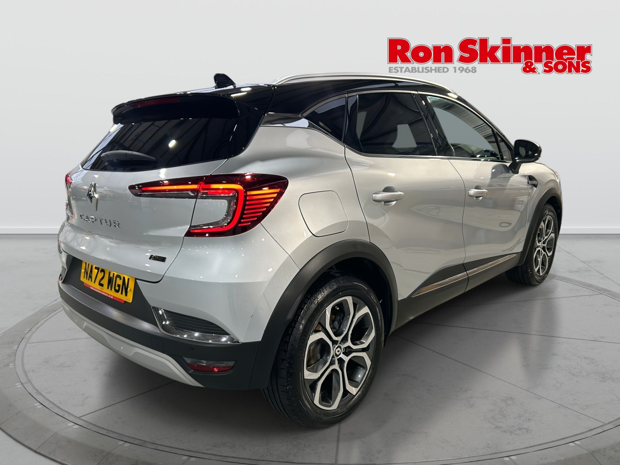 USED 2022 72 RENAULT CAPTUR 1.6 E-TECH 9.8kWh techno SUV 5dr Petrol Plug-in Hybrid Auto Euro 6 (s/s) (160 ps) 