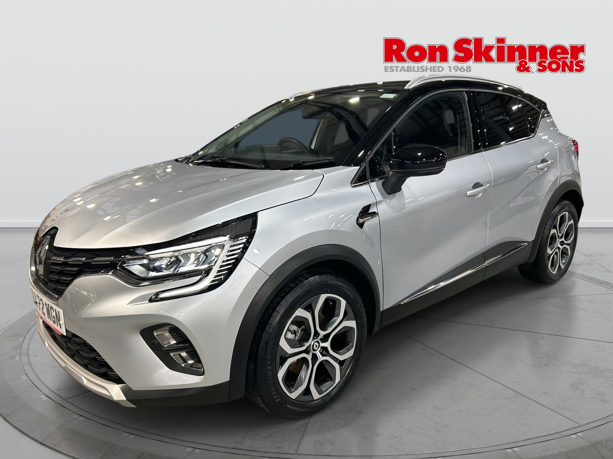 USED 2022 72 RENAULT CAPTUR 1.6 E-TECH 9.8kWh techno SUV 5dr Petrol Plug-in Hybrid Auto Euro 6 (s/s) (160 ps) 